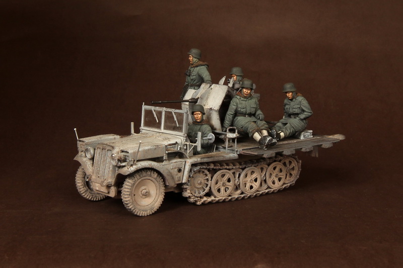 Crew for Sd.Kfz.10/4 fur 2cm FlaK 30 (for Dragon 6676) SOGA
