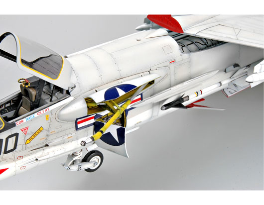 F-8J CRUSADER Trumpeter 02273
