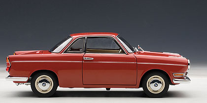 オートアート　1/18　BMW　700　スポーツ　クーペ ダイキャストモデルカー 1/18 BMW 700 スポーツクーペ（ベージュ